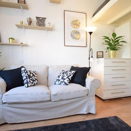 Stylish Studio Apartment Camden Londra Esterno foto