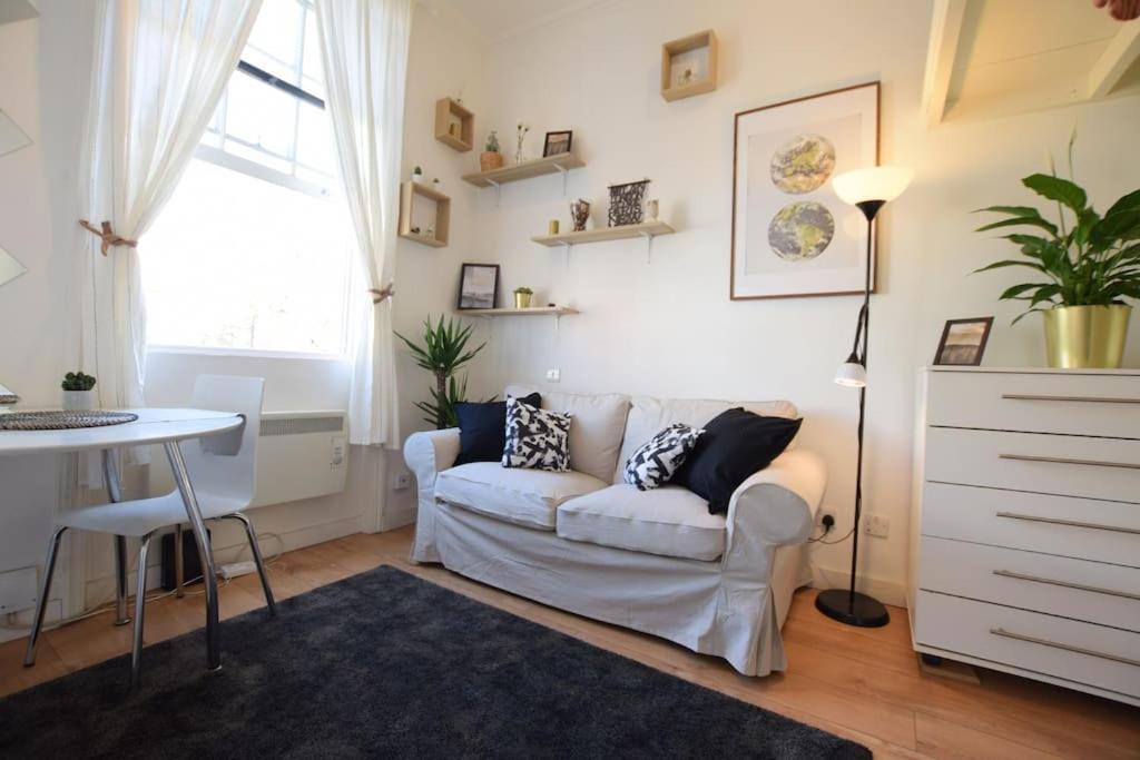 Stylish Studio Apartment Camden Londra Esterno foto
