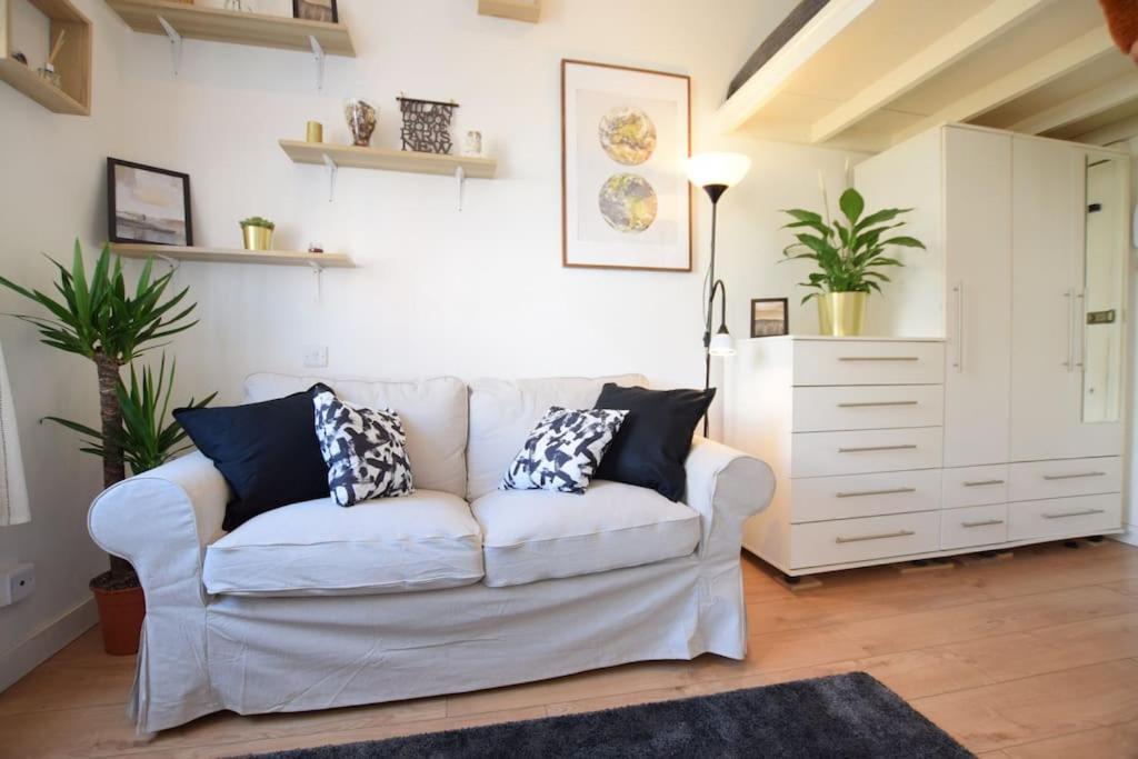 Stylish Studio Apartment Camden Londra Esterno foto