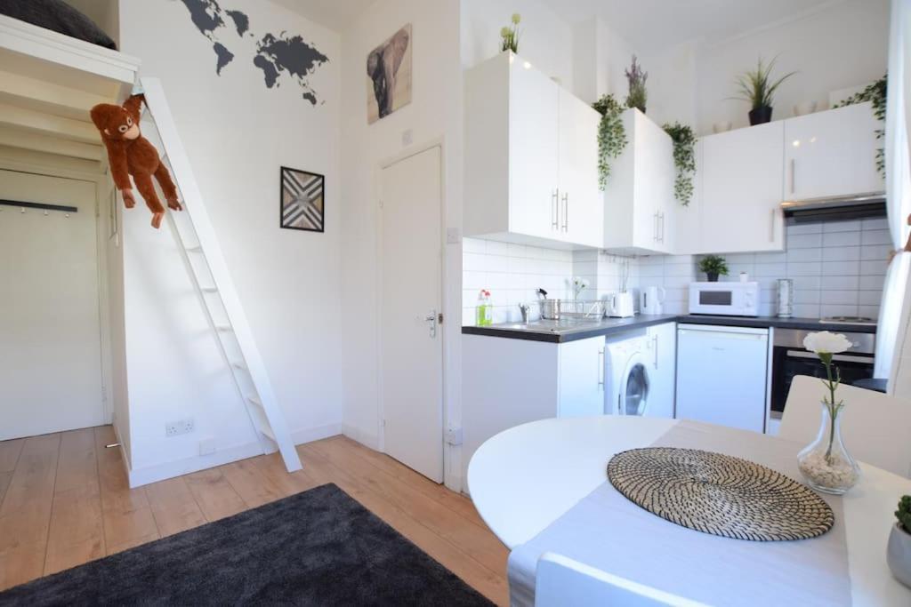 Stylish Studio Apartment Camden Londra Esterno foto