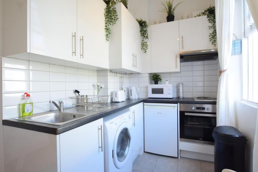 Stylish Studio Apartment Camden Londra Esterno foto